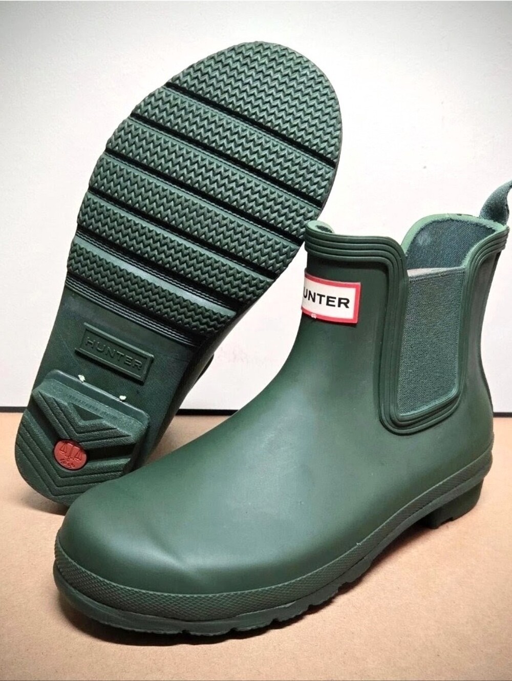 NEW Hunter Women's 7 Original Chelsea Rubber Boots, Waterproof Green Rain Ankle